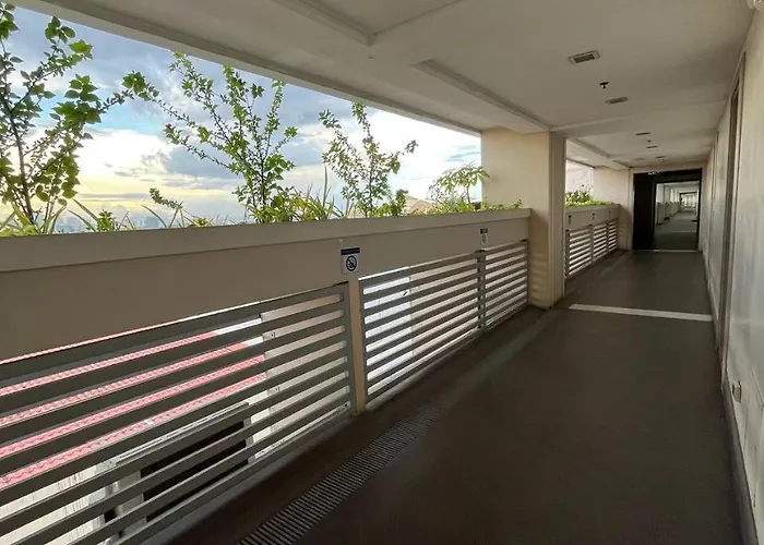 Apartment Marvinn's By Lvh - 150 Newport Boulevard, Comfort Studio, Family Studio, Group Studio, Free Wifi And Netflix, Near Naia