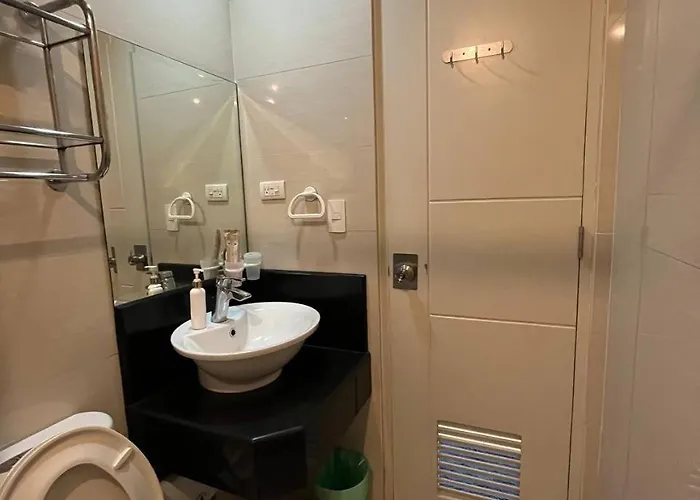Marvinn's By Lvh - 150 Newport Boulevard, Comfort Studio, Family Studio, Group Studio, Free Wifi And Netflix, Near Naia Apartment Manila