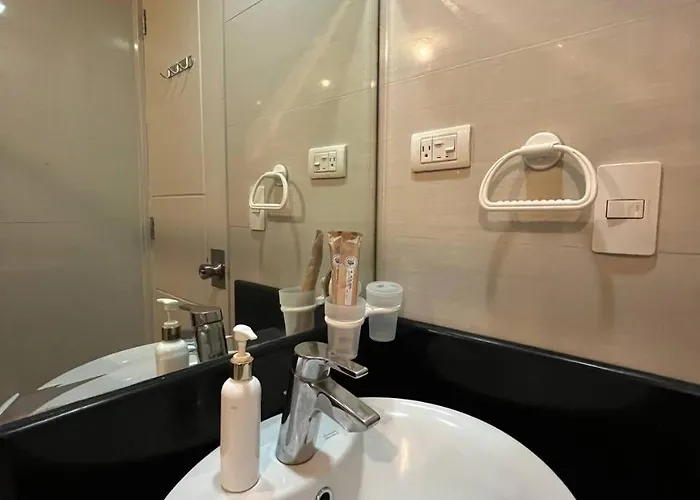 Apartment Marvinn's By Lvh - 150 Newport Boulevard, Comfort Studio, Family Studio, Group Studio, Free Wifi And Netflix, Near Naia