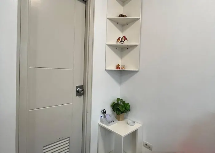Marvinn's By Lvh - 150 Newport Boulevard, Comfort Studio, Family Studio, Group Studio, Free Wifi And Netflix, Near Naia Apartment *