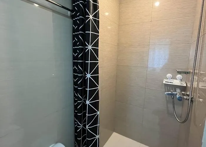 Marvinn's By Lvh - 150 Newport Boulevard, Comfort Studio, Family Studio, Group Studio, Free Wifi And Netflix, Near Naia
