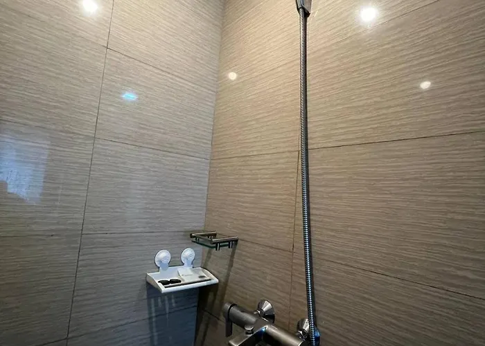 Marvinn's By Lvh - 150 Newport Boulevard, Comfort Studio, Family Studio, Group Studio, Free Wifi And Netflix, Near Naia Manila