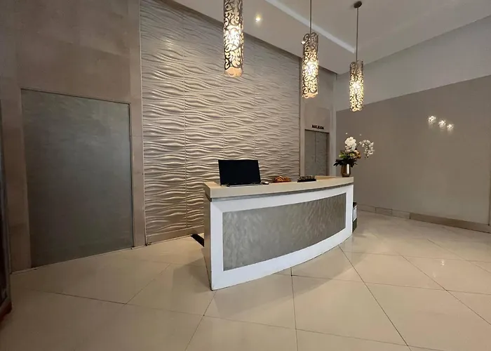 Marvinn's By Lvh - 150 Newport Boulevard, Comfort Studio, Family Studio, Group Studio, Free Wifi And Netflix, Near Naia Apartment *