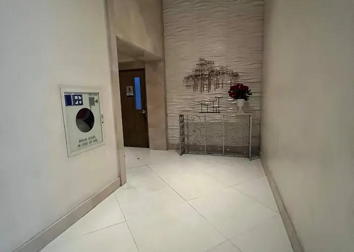 Marvinn's By Lvh - 150 Newport Boulevard, Comfort Studio, Family Studio, Group Studio, Free Wifi And Netflix, Near Naia Apartment *